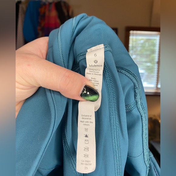 Lululemon Cropped Side Pocket Leggings - Picture 7 of 10